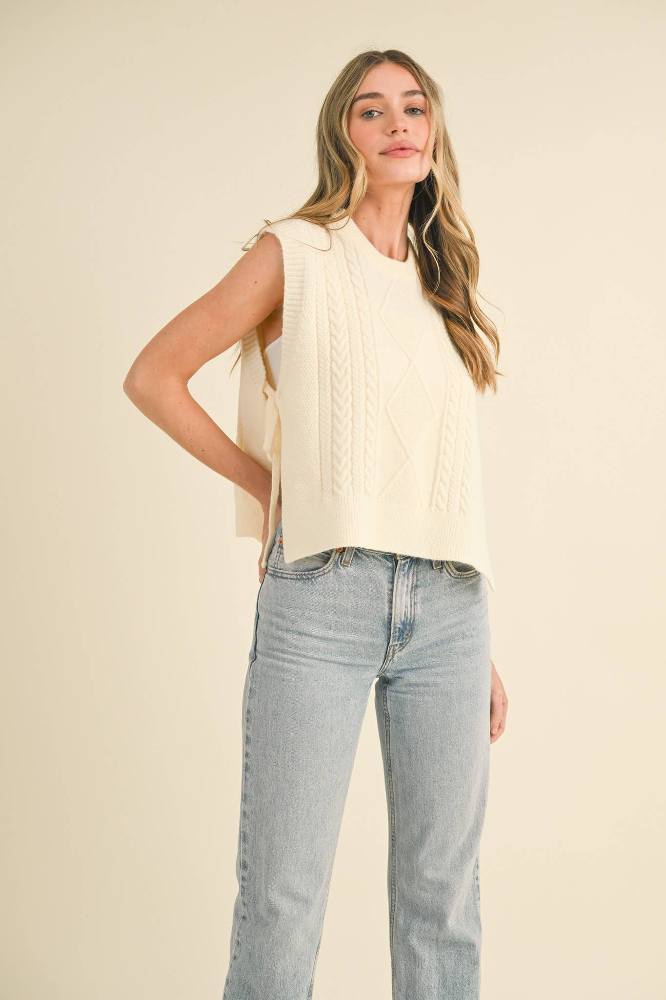 &MERCI - Wholesale Sweater Vest - Women's - CABLE KNIT SIDE TIE SWEATER VEST MSW1063743