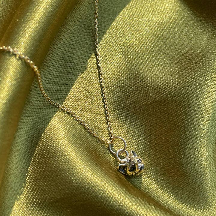 Collier à breloques Bastet en or 10 carats pour la vente par Hellhound Jewelry