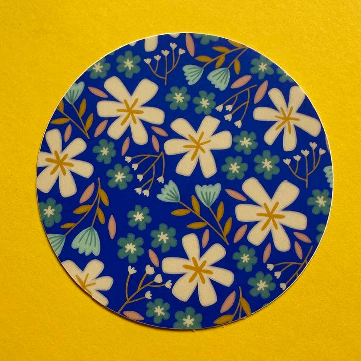 Autocollant circulaire à fleurs d'hiver pour la vente par Ellie Jean Art