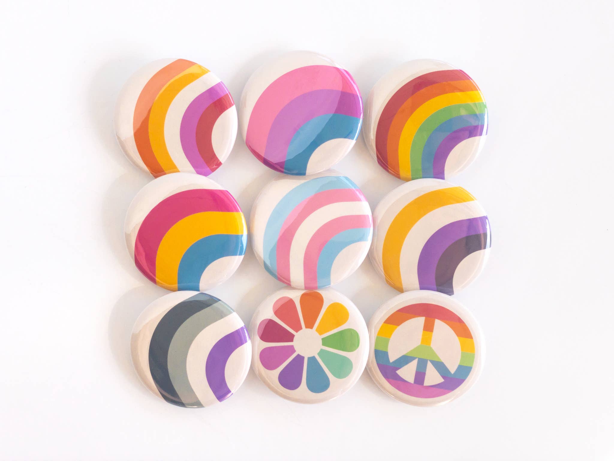 ROBNKO - Wholesale Lapel Pin/Button - Retro Pride Rainbow Buttons3