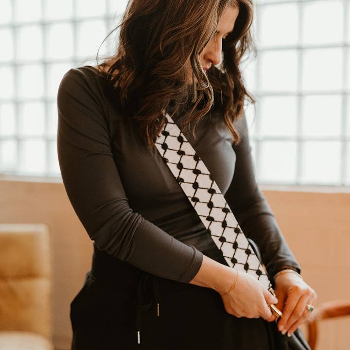 Correa vegana Kuffiyeh hecha a mano, en blanco y negro (correa para cámara o bolso) para venta al por mayor de Sitti Social Enterprise
