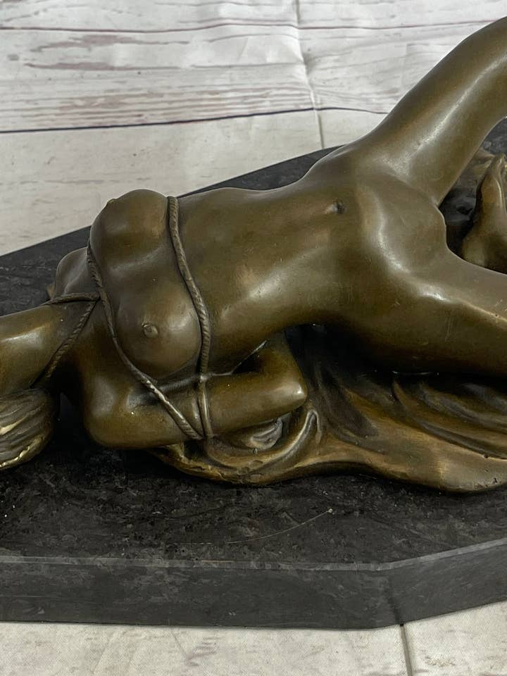 Erotische Kunst Bondage Meisje Vastgebonden S&M Seks Brons Sculptuur Standbeeld Decor Gesigneerd Origineel voor wholesale door Bronzhaus