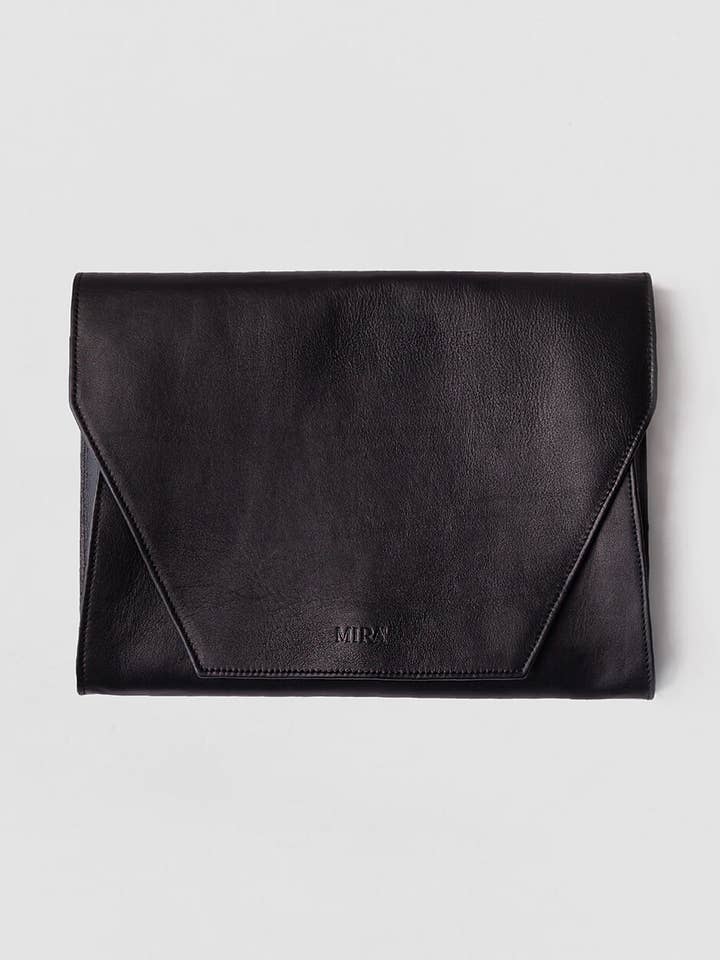 Pochette pour ordinateur portable en cuir noir pour la vente par Mira Sleepwear