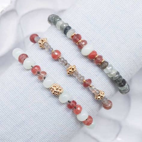 SWEET M - HALSKETTEN AUS HALBEDLEN STEINEN NACH WAHL für den Großhandel von by Johanne