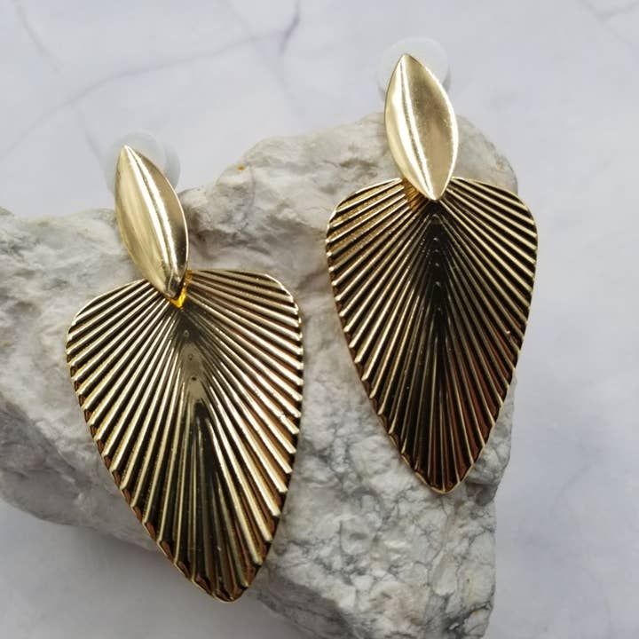 The Pretty Jewellery - Wholesale Dangle Earrings - Gold Plated Textured Statement Earrings