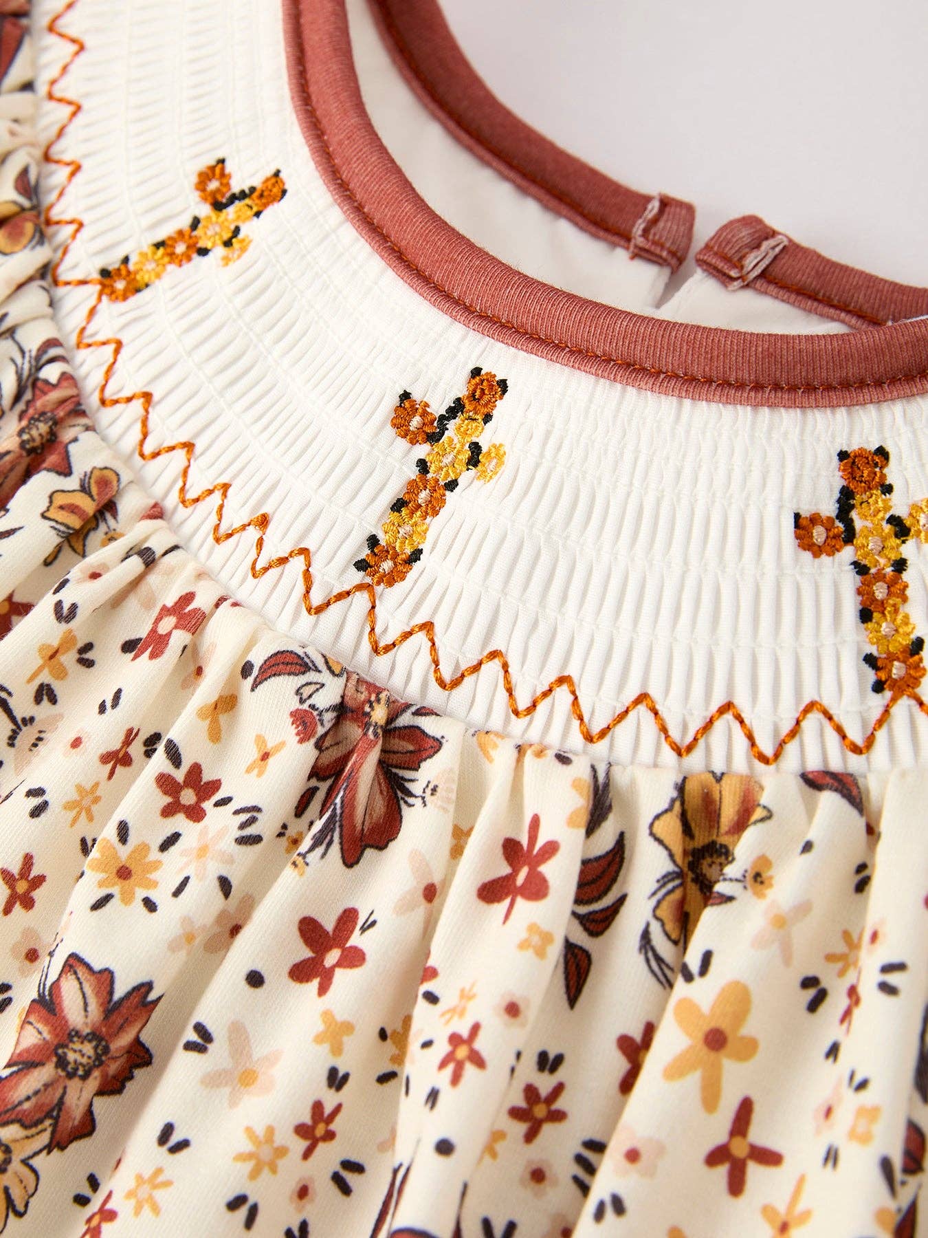 Rylee Faith Designs - Vendita all'ingrosso Vestito - Bambini - Vestito da battesimo per bambina con fiori colorati e smock da chiesa vescovile.2