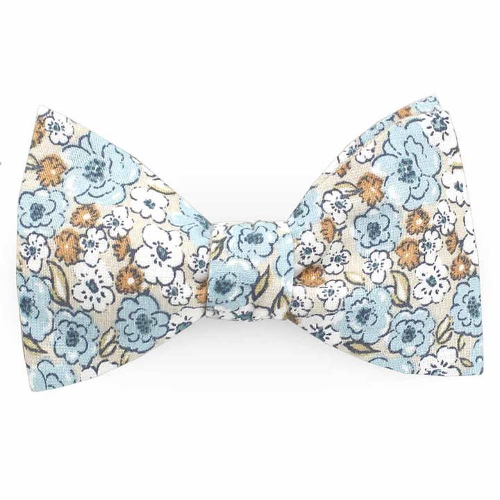 Sand beige floral bow tie, blue and beige linen lapel for wholesale by Le Coq en Pap'