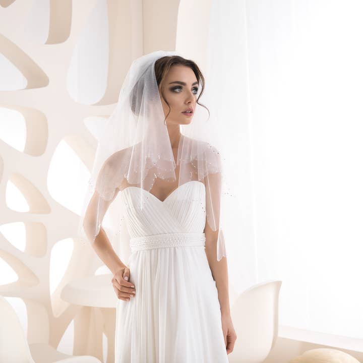 Voile fait main avec perles, cristaux et perles pour la vente par Bajabella