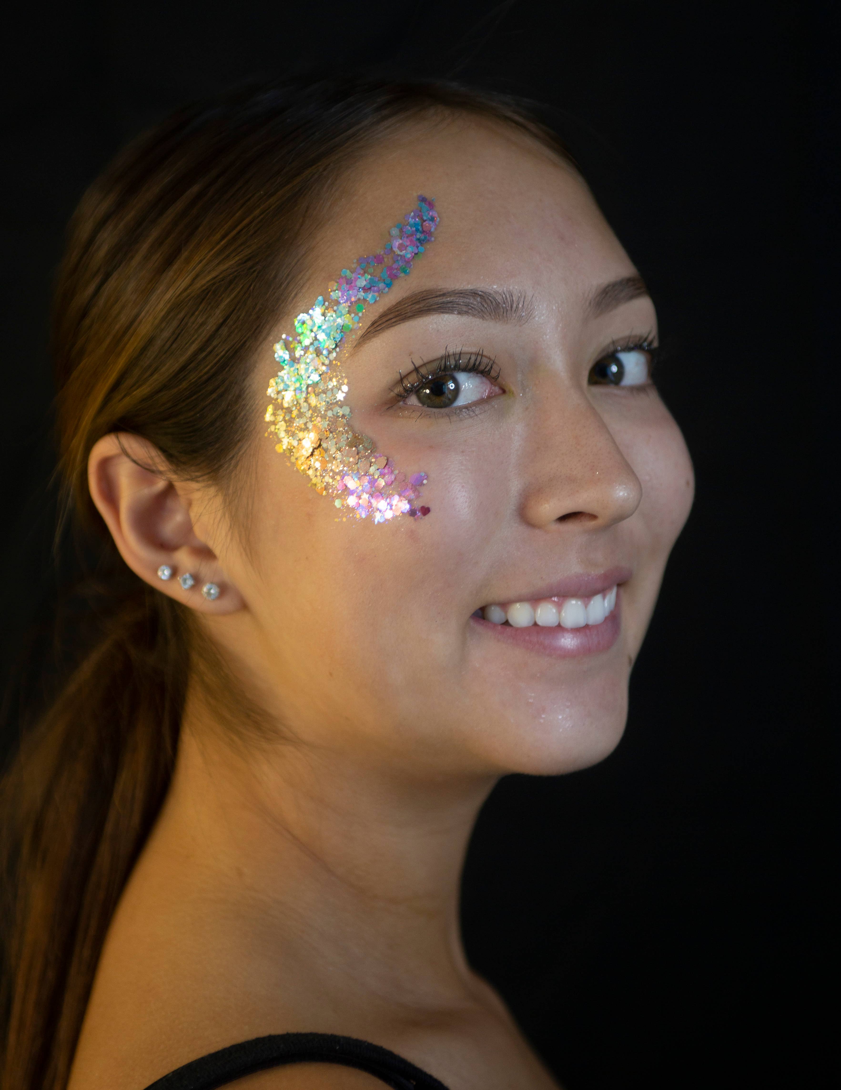 Glittery - Edible, Cosmetic and Biodegradable Glitter Products - Vente Paillettes pour le corps - Coffret mixte de 50 gels pailletés pour visage et corps24