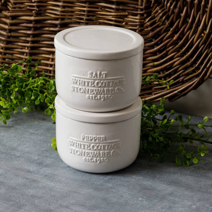 Audrey's Home & Gift - Wholesale Salt & Pepper Shaker Set - White Cottage Ceramic Salt And Pepper Cellar (Pair)