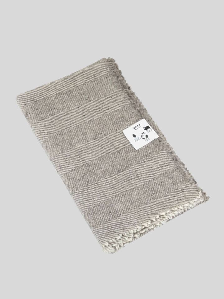 Alvar Throw Grau für den Großhandel von Ekta Helsinki