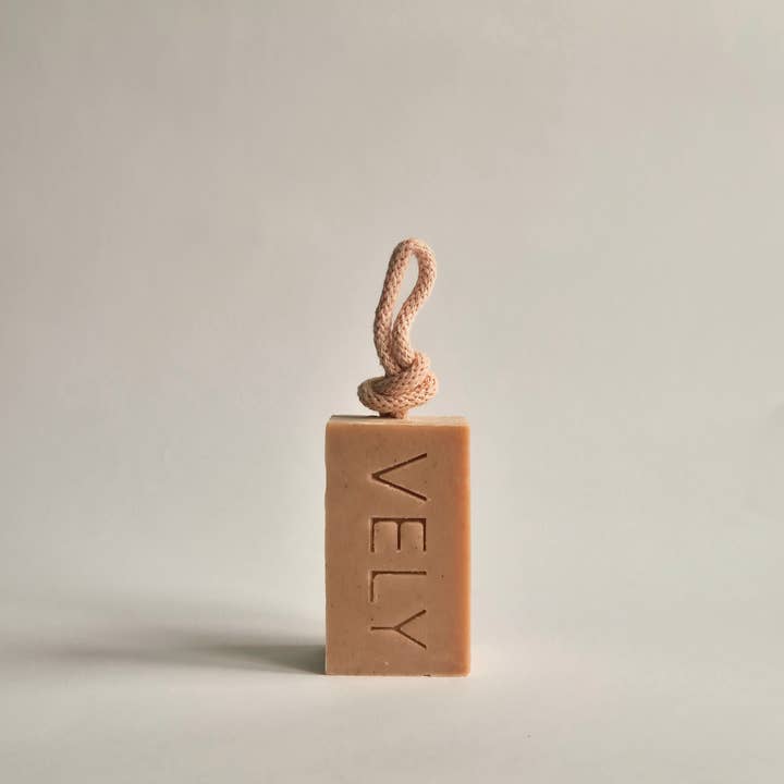 The Vely Soapery – wholesale Bar Soap – Natural Handmade Soap On A Rope With Pink Clay "Amélie"2
