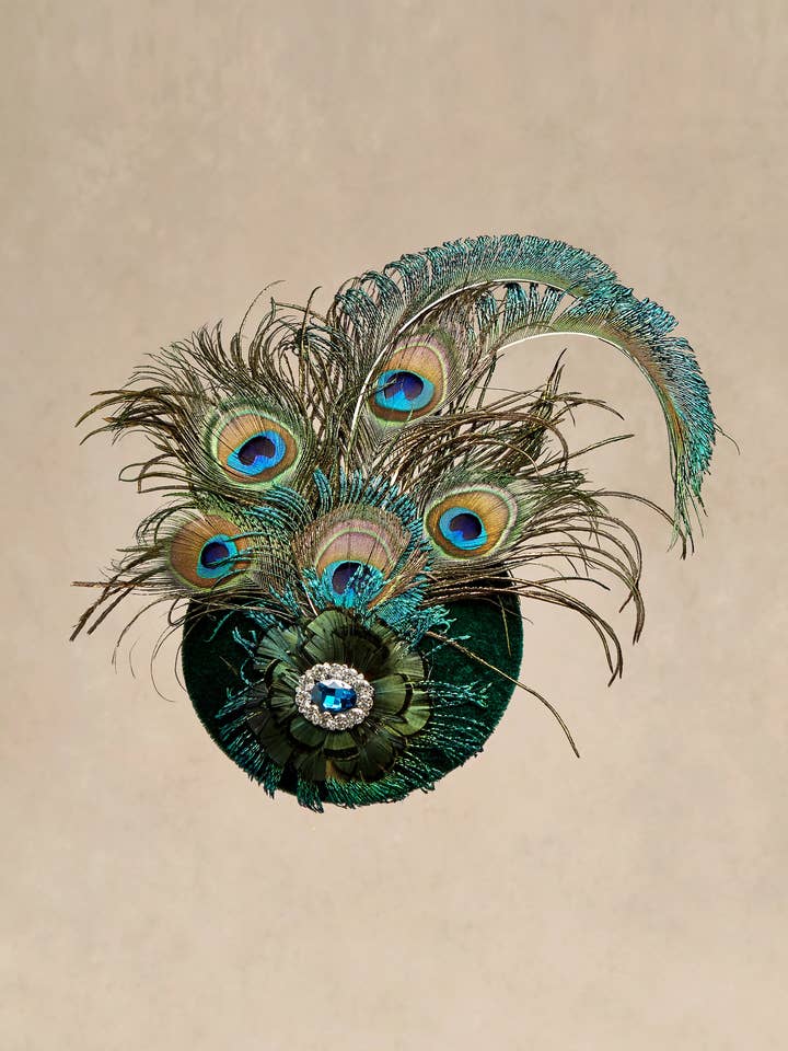 Fascinator a cloche con pavone in stile flapper per la vendita all'ingrosso da parte di BABEYOND