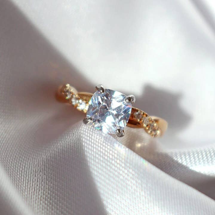 Divine Dulcet - Wholesale Single Stone/Solitaire Ring - "Cinderella" | 18 Karats Solitaire Ring1