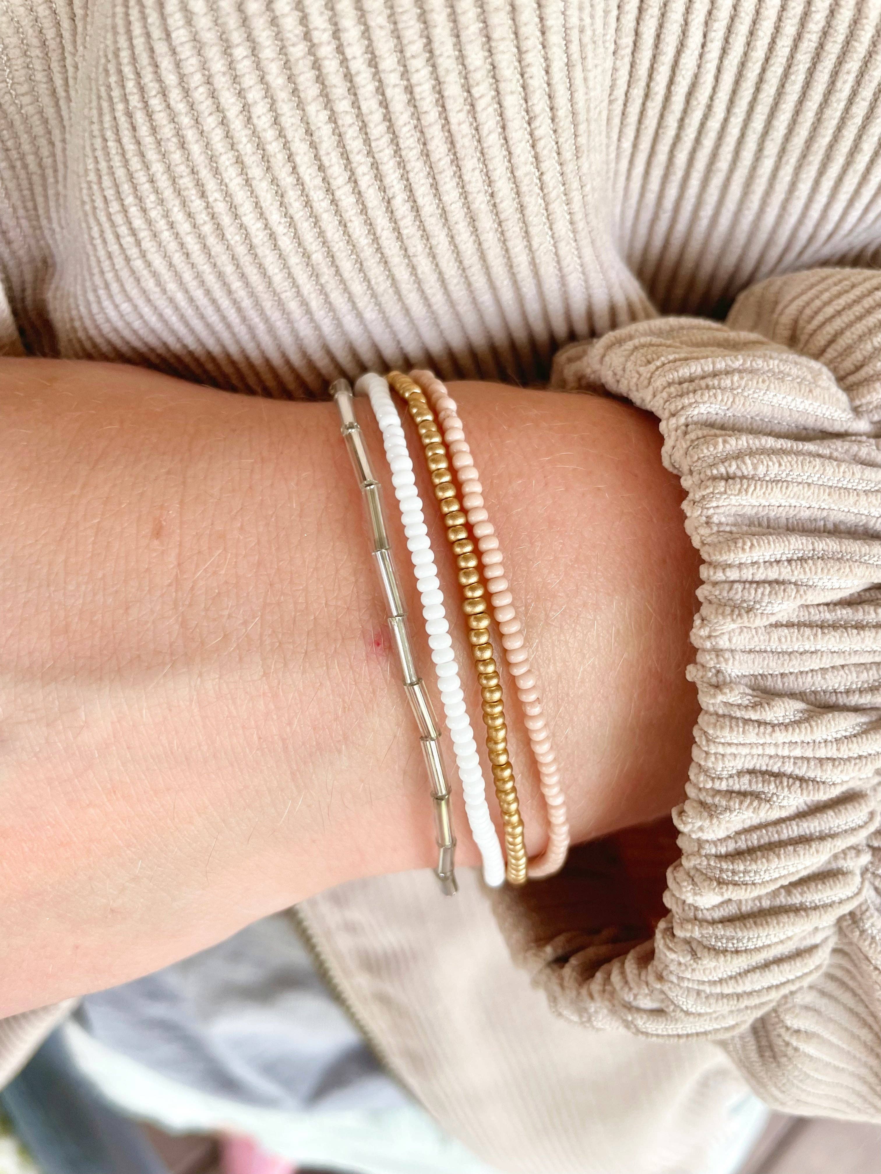 Caitlyn Clare Flair - Vente Parures de bijoux - Ensemble de bracelets extensibles simples et délicats en perles de rocaille7