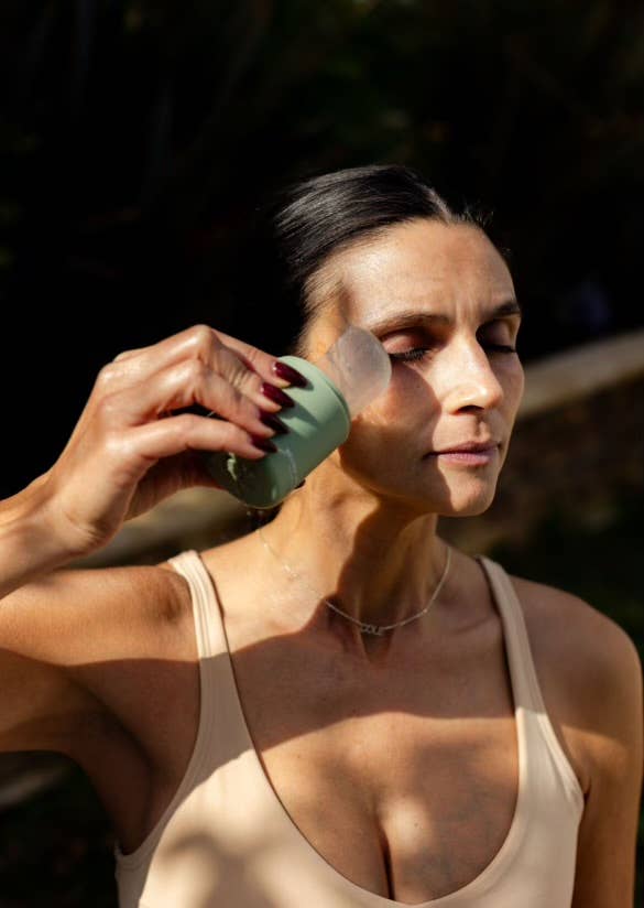 Beige Beige Cryo Facial Ice Pop – Strumento di Lusso Quotidiano per la Cura della Pelle in vendita all'ingrosso su Faire16