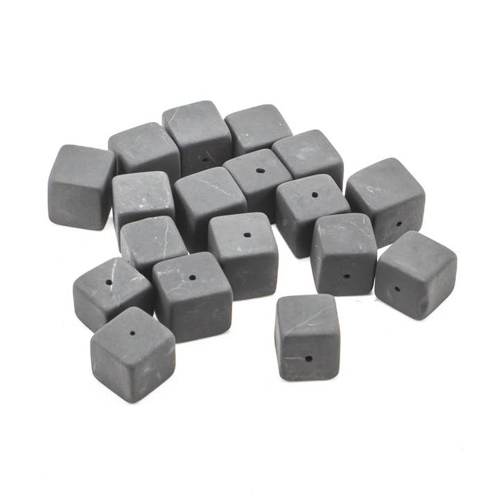 Bolsa de 20 piezas de cuentas de shungita en cubo sin pulir de 10 mm para venta al por mayor de Quasar Gems USA