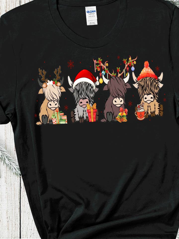 Sweat-shirt de Noël Highland Cows Farmlife Country Shirts pour la vente par A Blessed Texas Mess Boutique