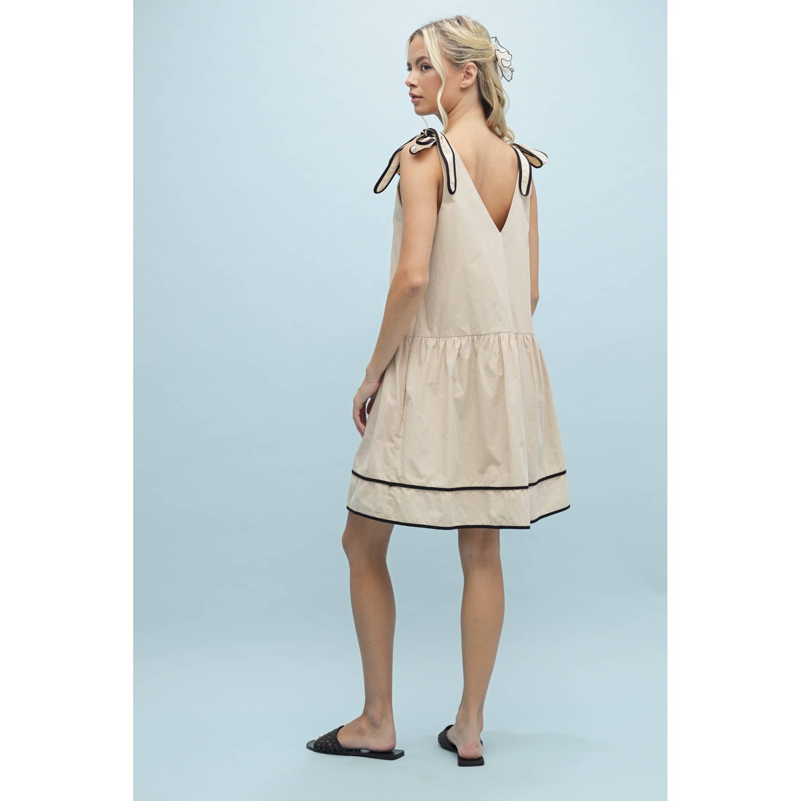 Wishlist Apparel - Venta al por mayor Vestido - Mujer - MINIVESTIDO CON TIRANTES ANUDADOS EN CONTRASTE/WL25-102512