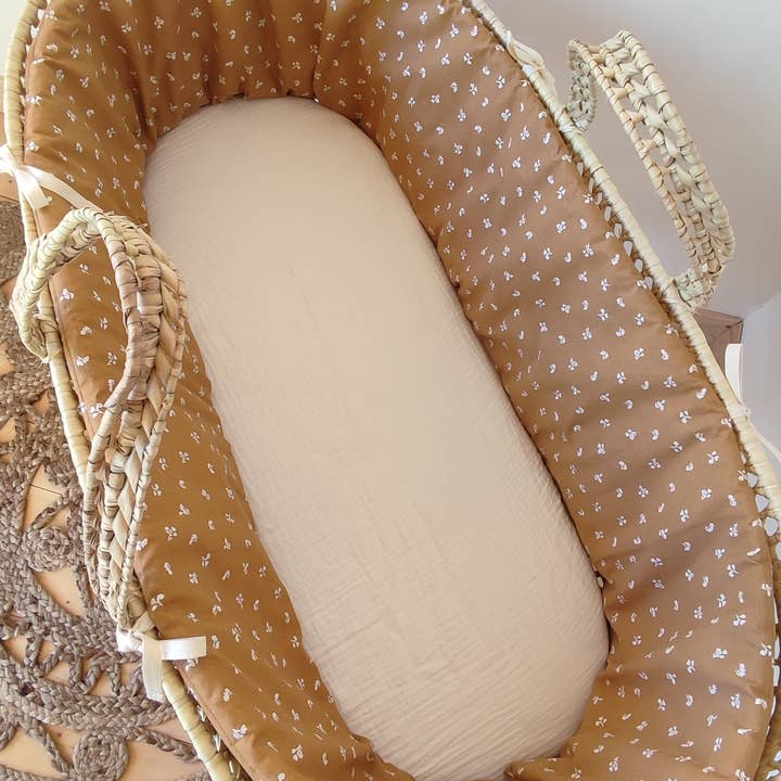 Les p'tites Merveilles de Bérénice - Vendita all'ingrosso Culla - Neonati - Culla per neonati con rivestimento in cotone integrale « cinnamon flowers » cammello e bianco3