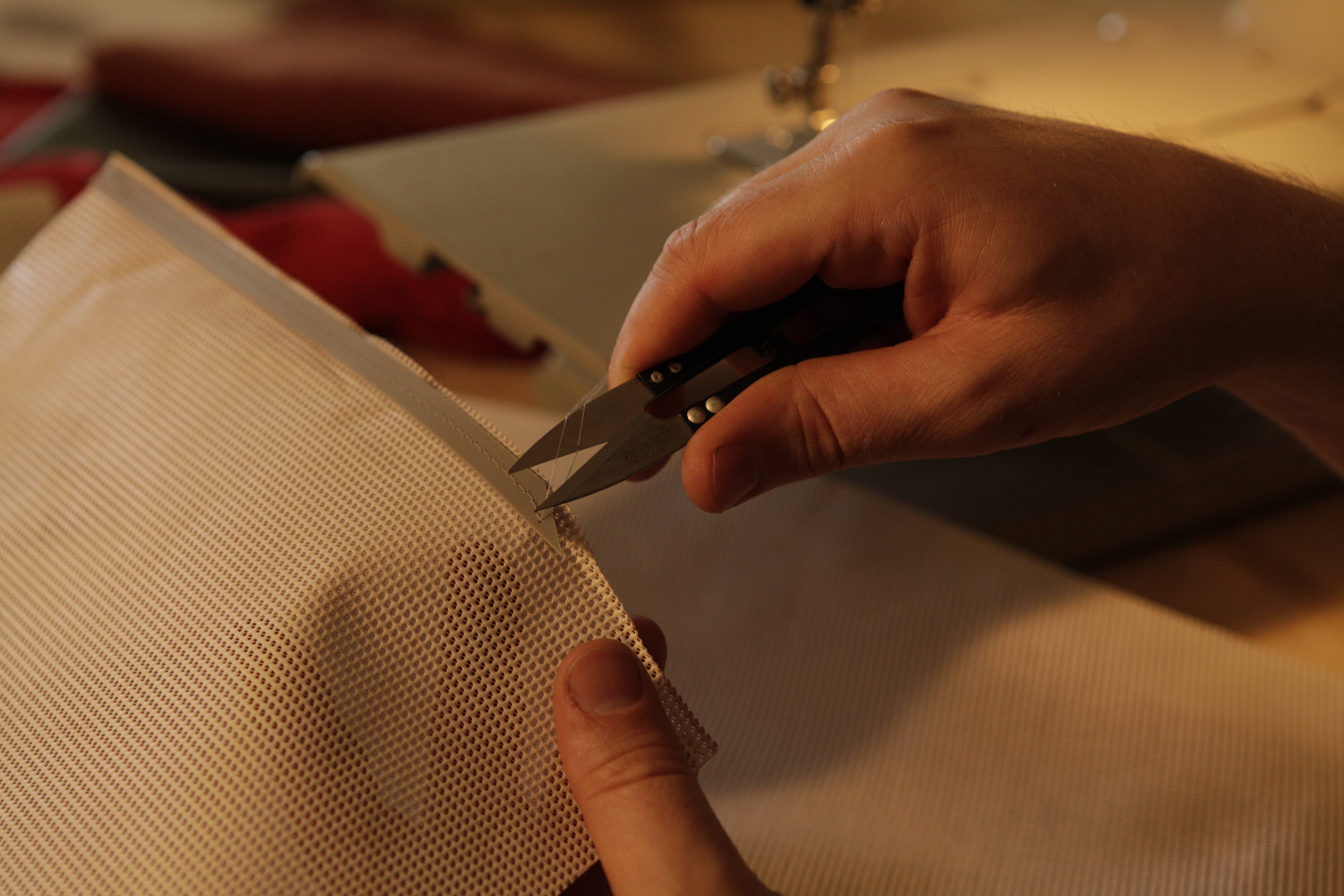 AUTHENTIC BLADES - Wholesale Scissors - AUTHENTIC BLADES CAN thread and craft scissors2