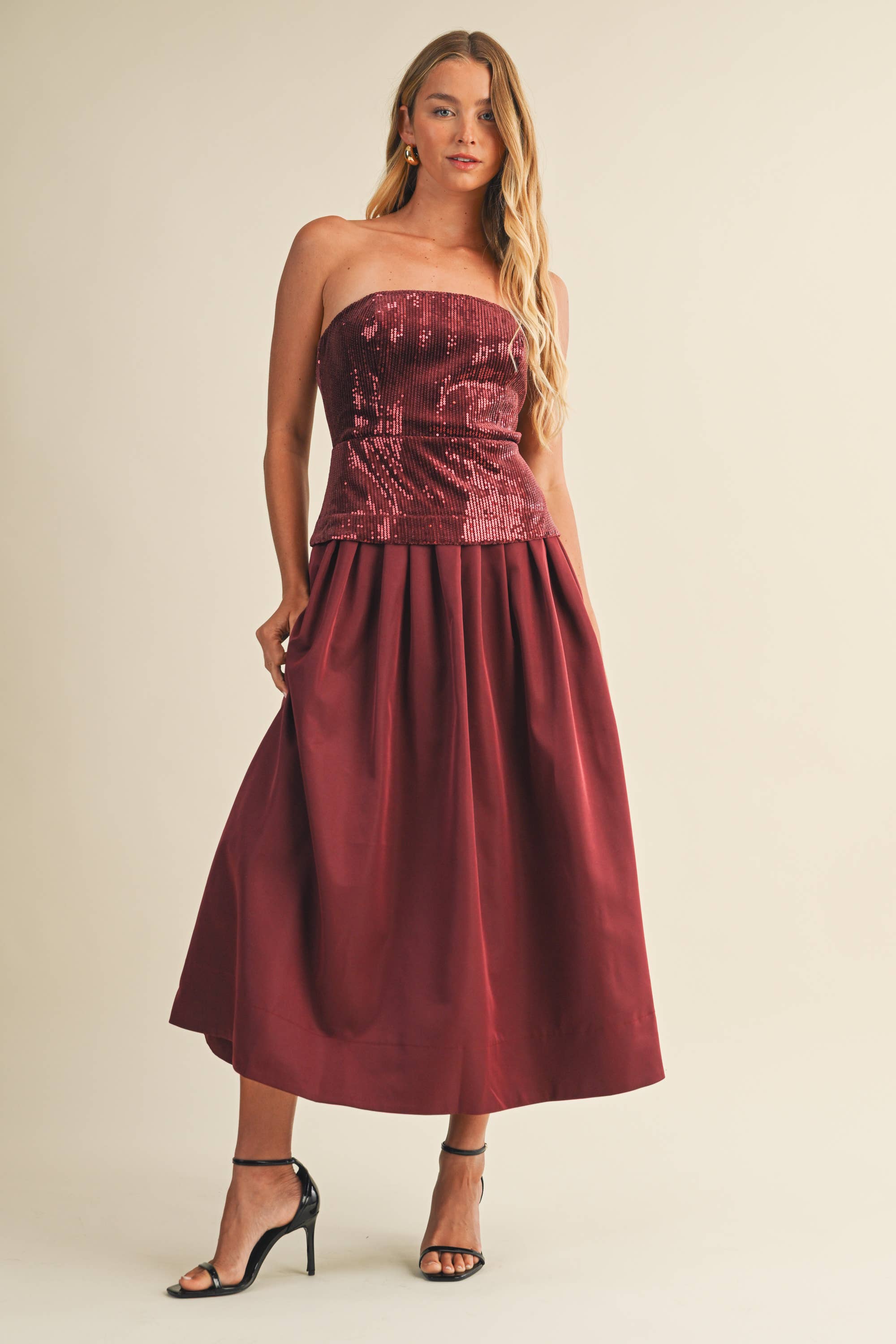 Mustard Seed – Vestido - Mulher por atacado – VESTIDO DE VELUDO COM LANTEJOULAS E ALÇA REMOVÍVEL1