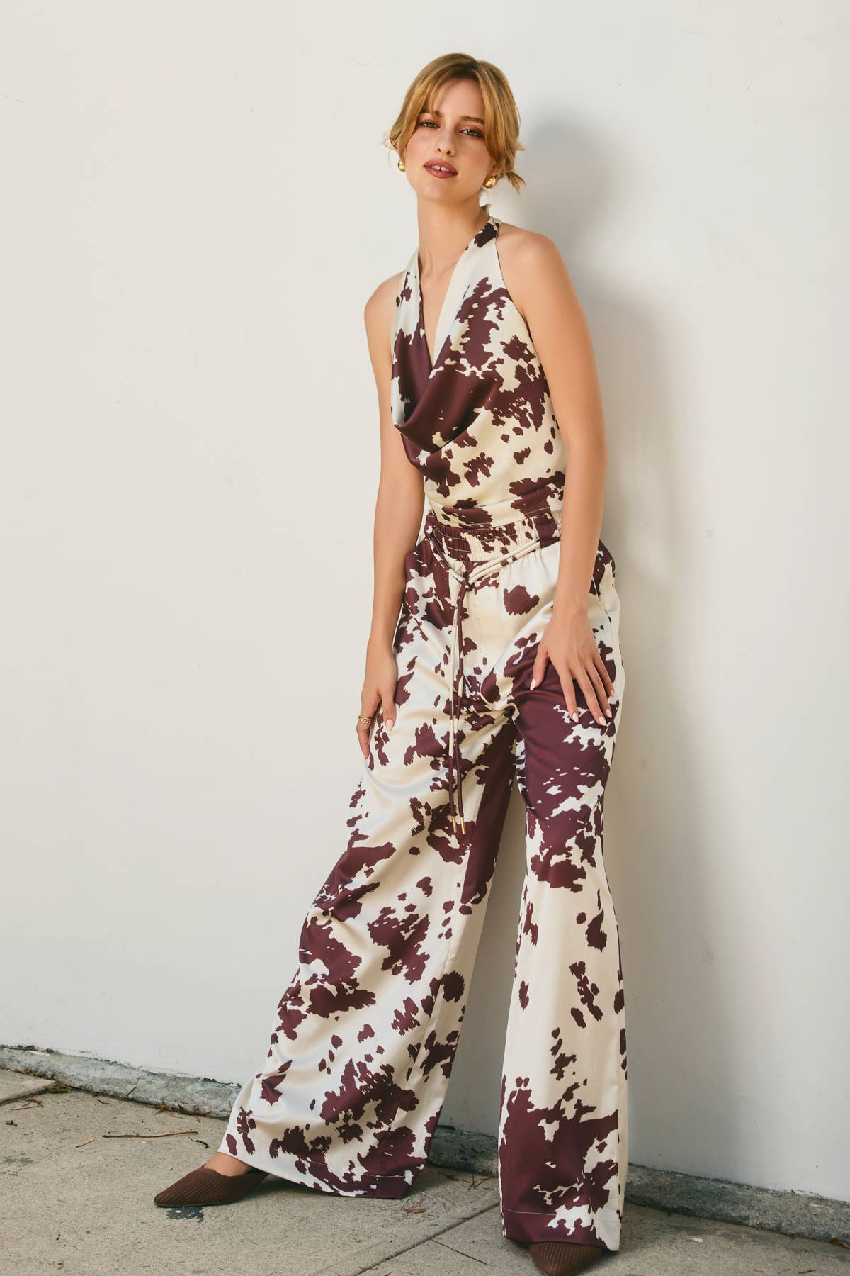 JOHANNESBRØD BRUN Sable Skies bukser med bæltestropper for engroshandel på Faire4