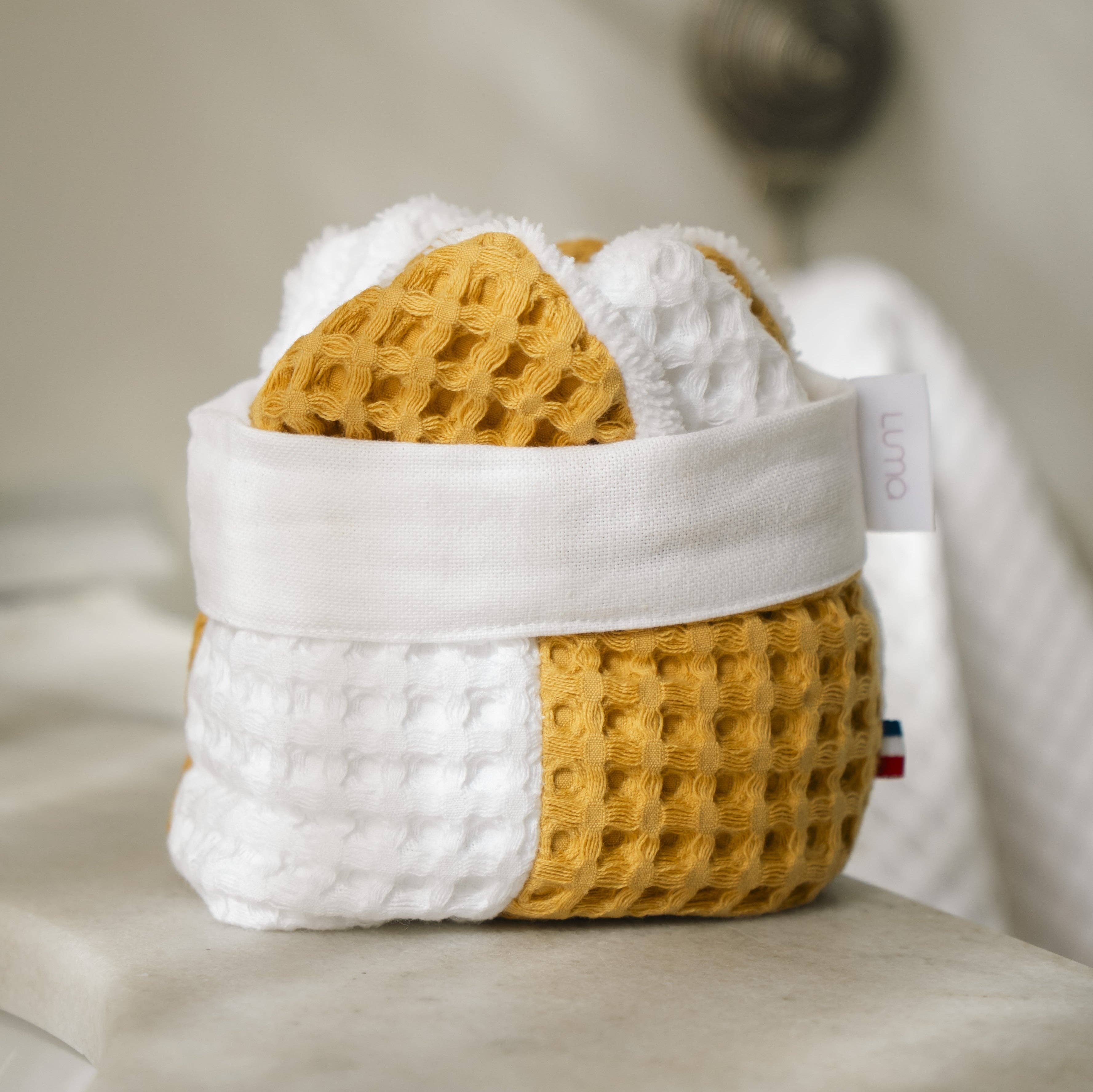 Lumä - Wholesale Makeup Remover - Washable makeup remover pads + basket17