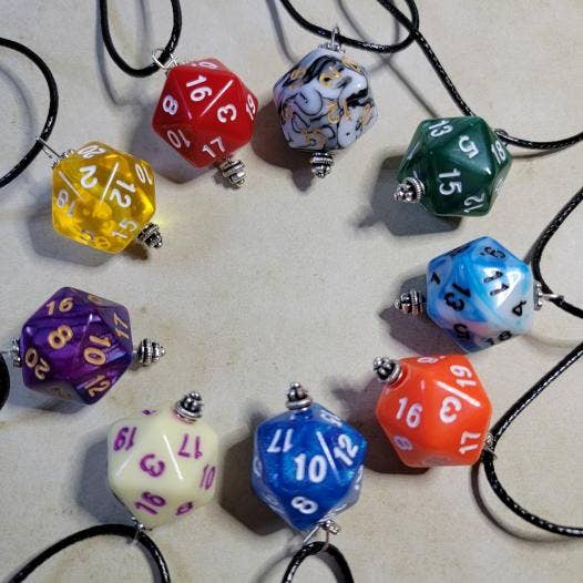 Collier D20 pour la vente par Mizorey Ren