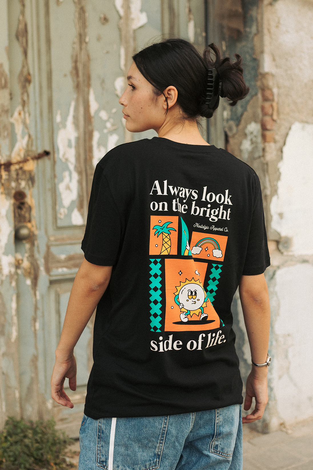 Nostalgic Apparel – T-shirt estampada - Unissexo por atacado – Olhe sempre para o lado bom da vida - T-shirt preta5