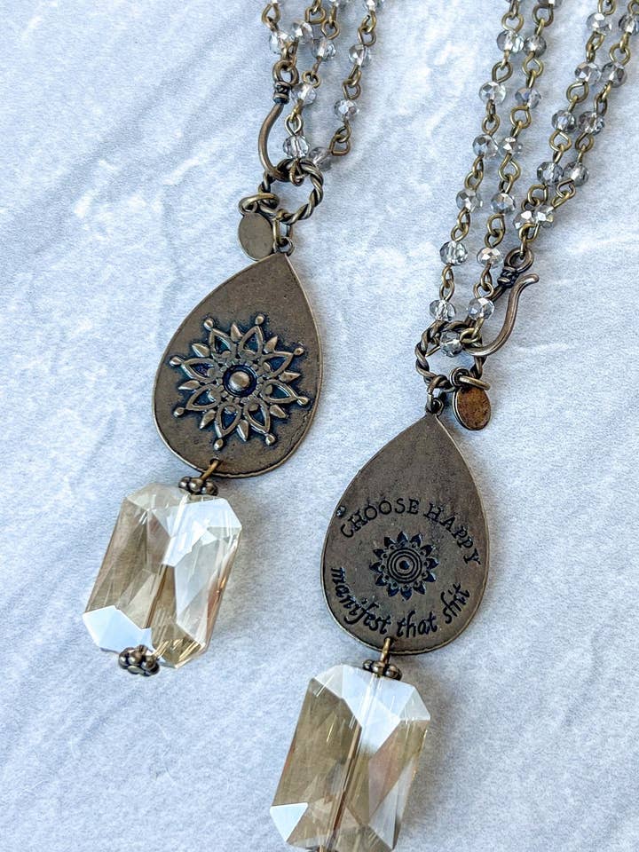 Choisissez le collier Happy en bronze pour la vente par Dylan Designs