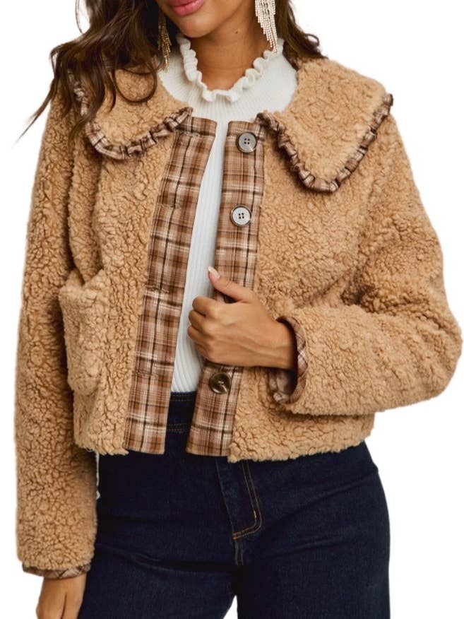 Sherpa bontjas met geplooide kraag en knoopsluiting voor wholesale door Vanilla Monkey