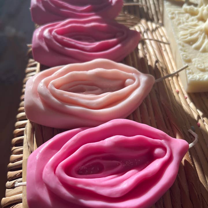 Bougie The Lil Litty Clitty - Cire de soja végétalienne pour la vente par Hail Claytan