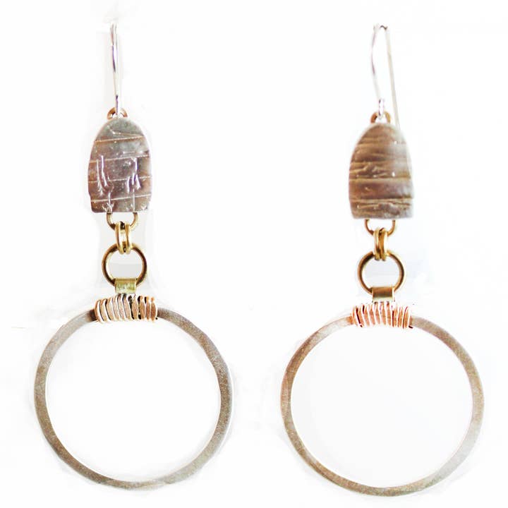 Boucles d'oreilles en argent sterling et laiton faites à la main - Style vintage pour la vente par Whitney Designs Ltd.