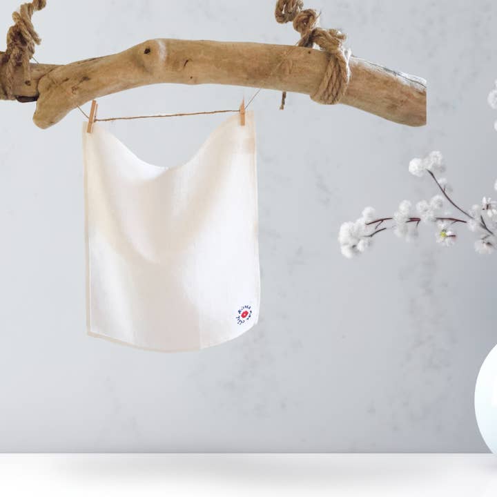 Reinweiße Leinenservietten, Set aus 4, bestickt, Stapel 10 für den Großhandel von Kisses mon chéri