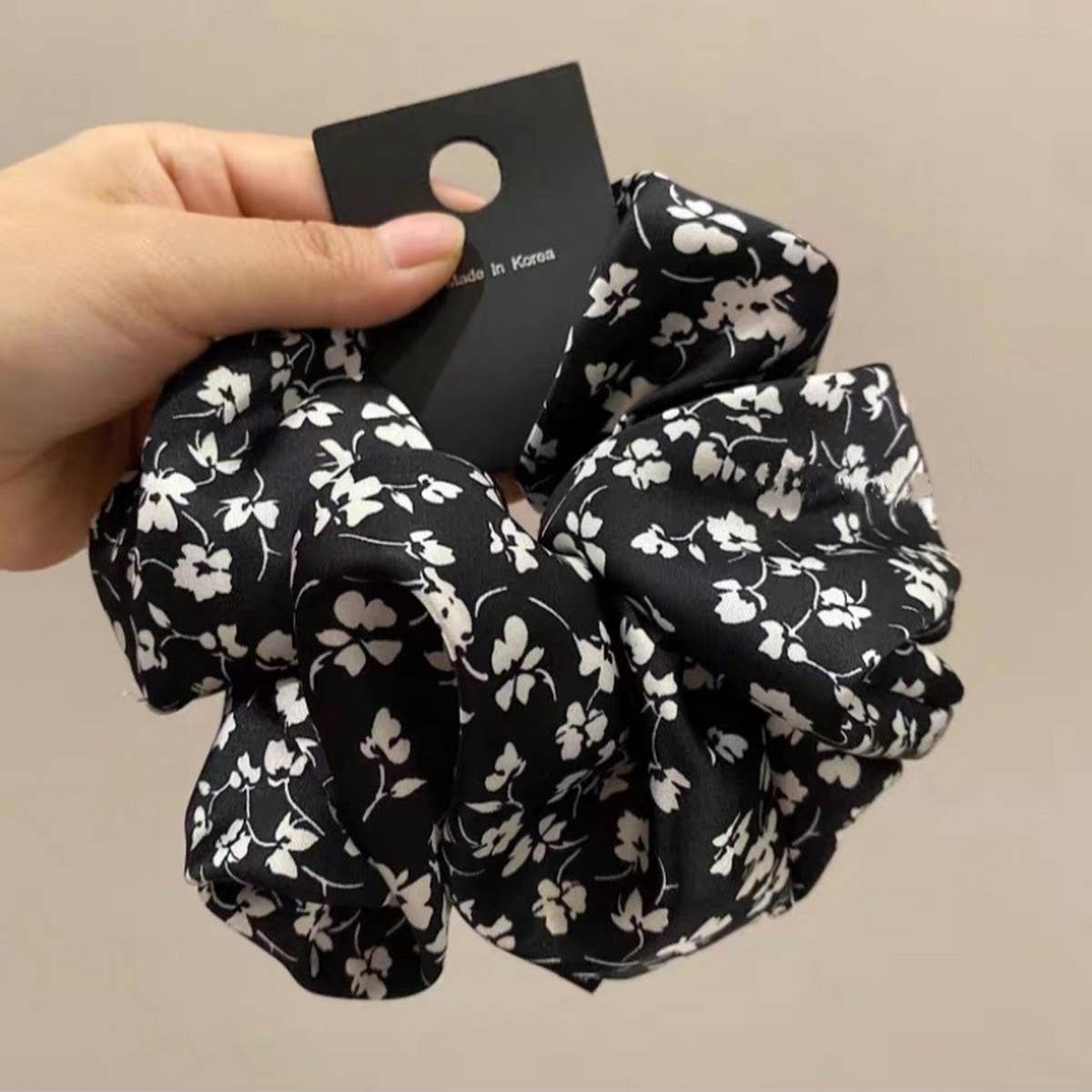 ACCITY - Wholesale Scrunchie - Women's - NEW RETRO GENTLE FLOWER HAIR SCRUNCHIES_CWAHA17411