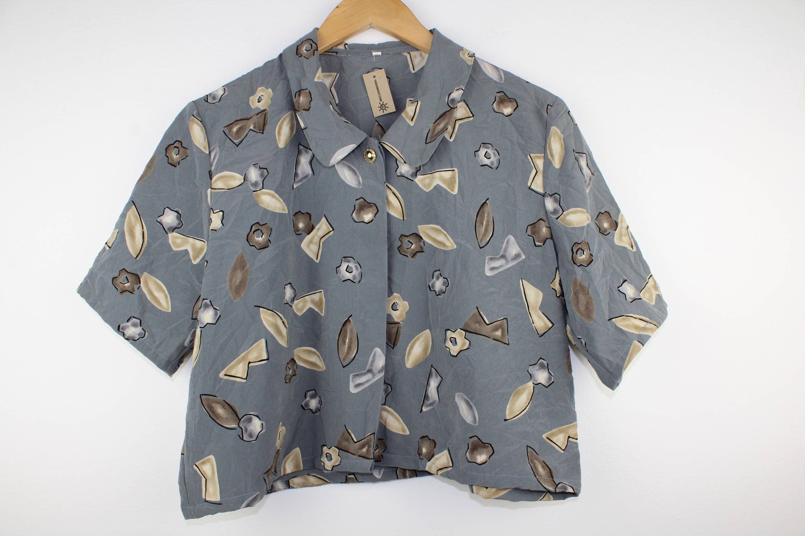 Sun's Out! - Wholesale Button Down Shirt - Women's - Reworked Vintage Short-Sleeve Button Up Blouse - Cropped7