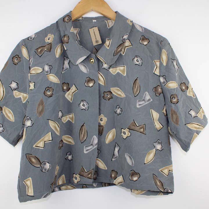 Sun's Out! - Wholesale Button Down Shirt - Women's - Reworked Vintage Short-Sleeve Button Up Blouse - Cropped7