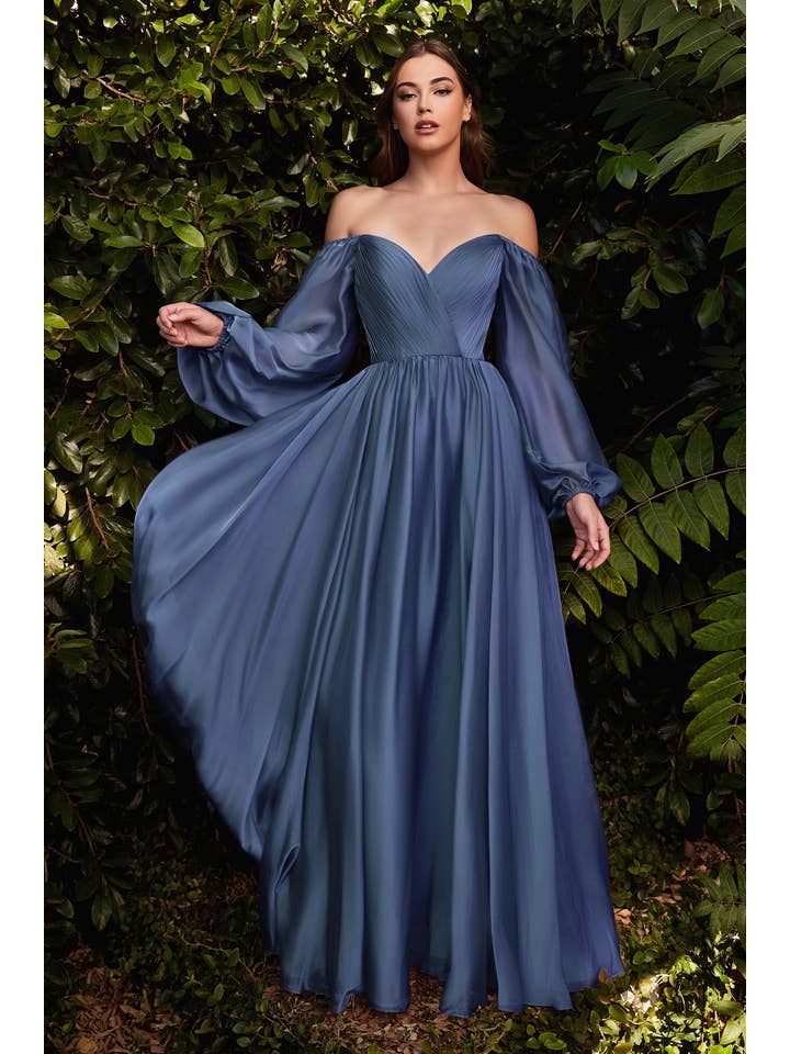 Ladivine by Cinderella Divine - Wholesale Formele jurk - Dames - Langere chiffonjurk met iriserende A-lijn en lange mouwen1