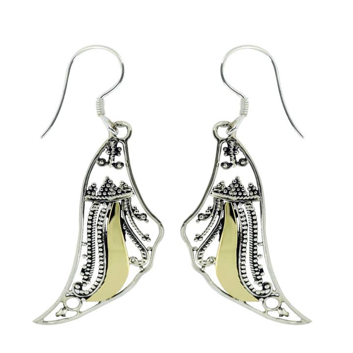 Boucles d'oreilles pendantes ailes d'ange avec un accent doré (laiton) (313ABR) pour la vente par Vera Wolf
