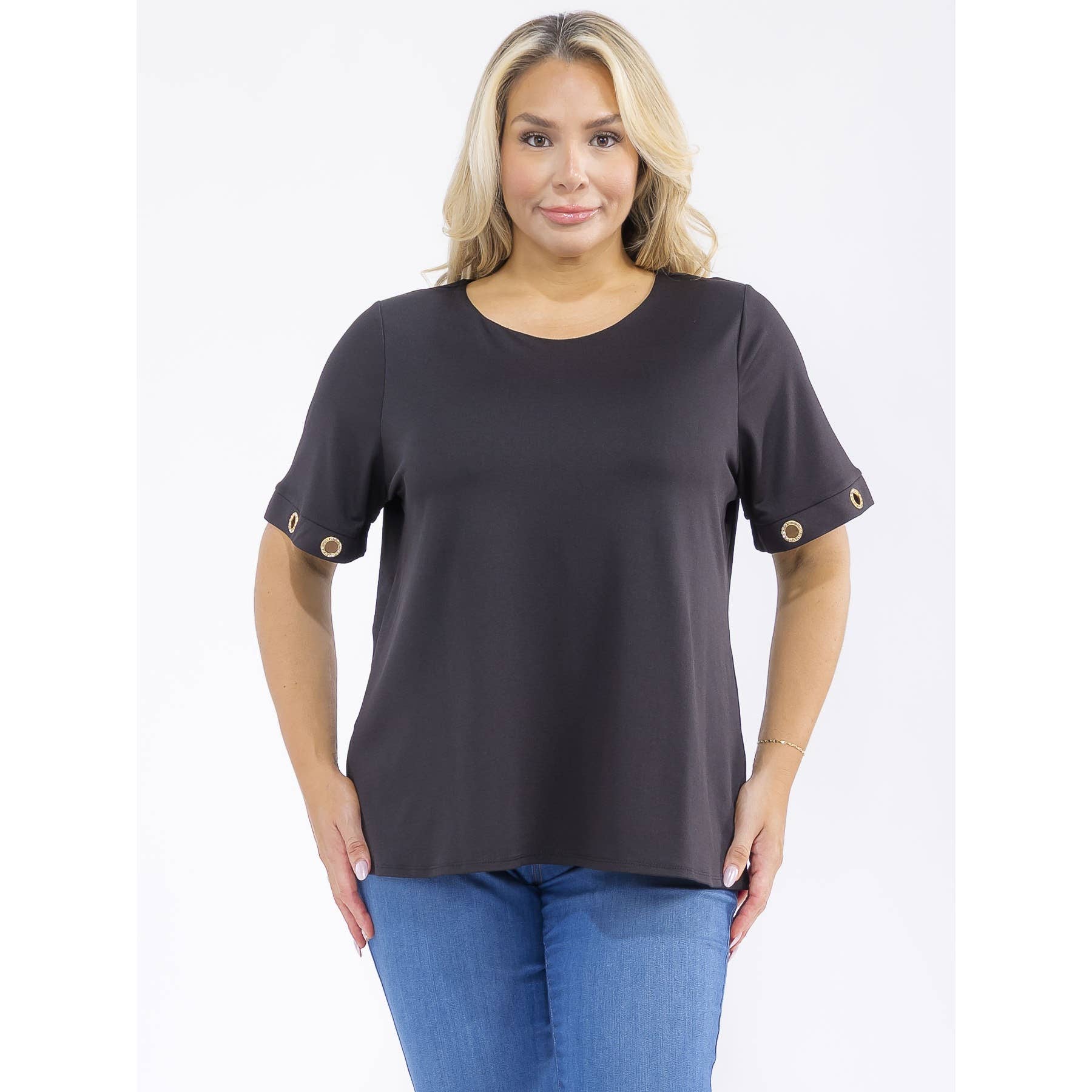 Svart PLUSMODELL SCOOP-HALS RINGSTEN NITDETALJ MODE-T-SHIRT för wholesale på Faire0
