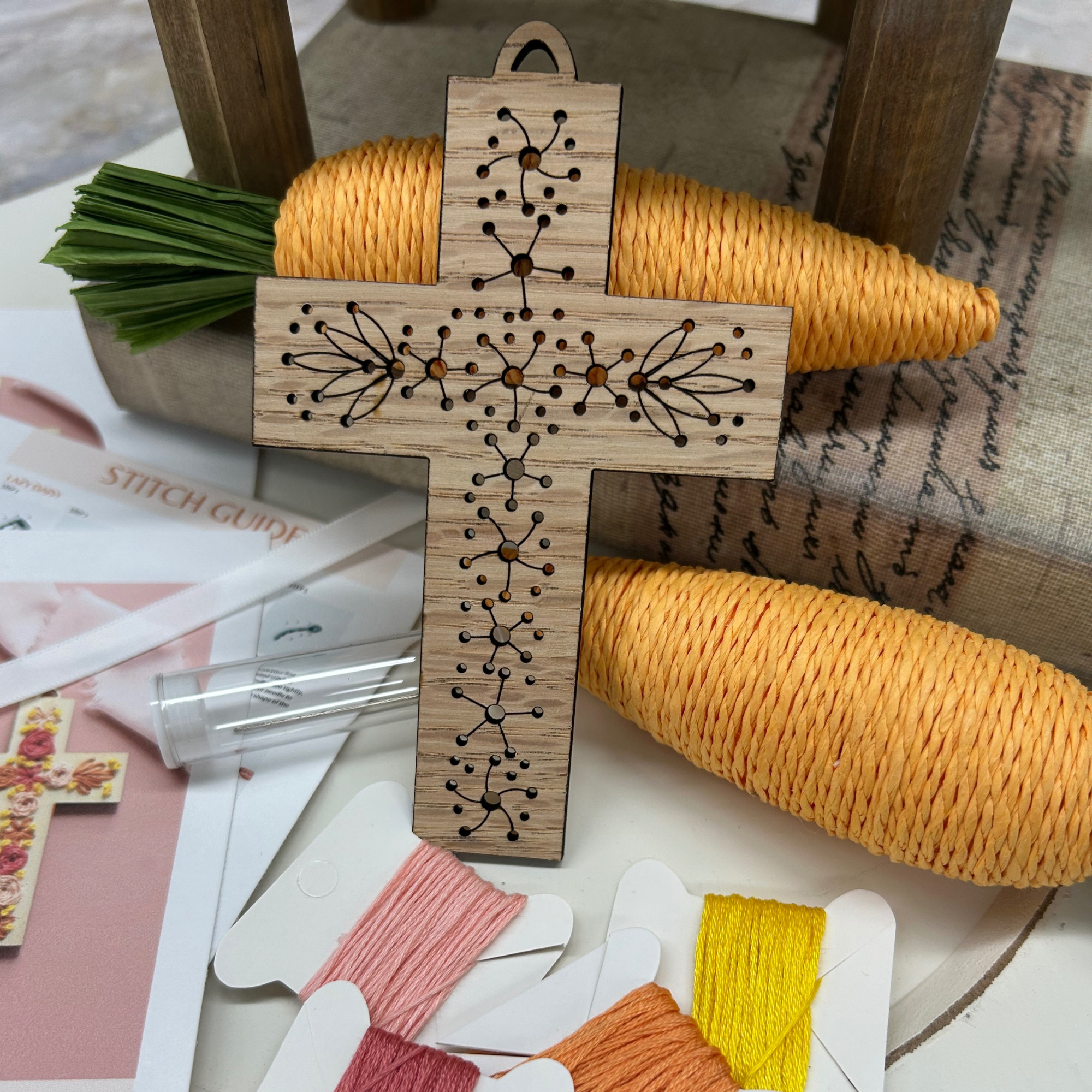 The HNB House - Wholesale Doe-het-zelf-knutselset - Floral Cross DIY-borduurpakket3