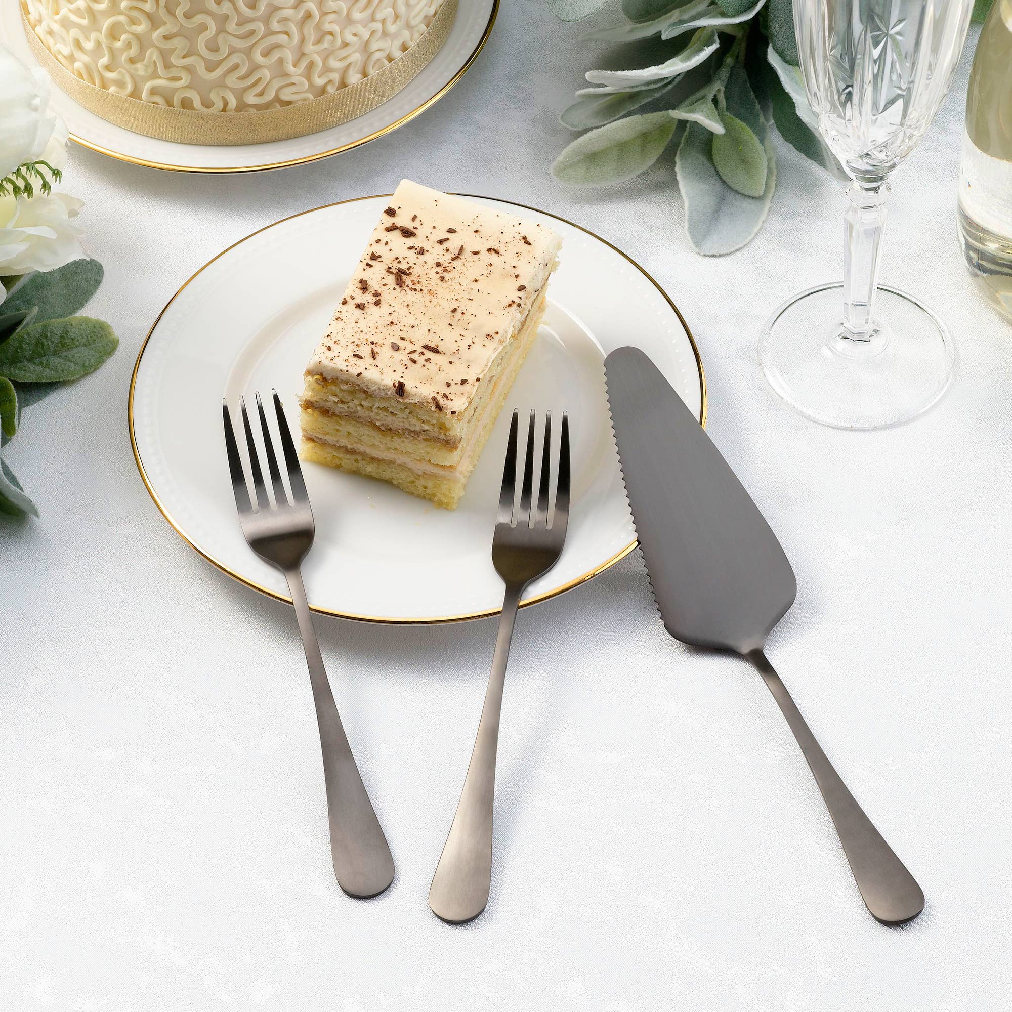 Lillian Rose Black Wedding Cake Set for wholesale on Faire2