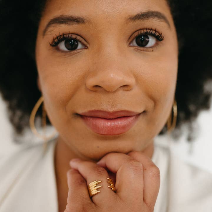 Bague réglable Leah en or 14K et laiton argenté pour la vente par Laura Elizabeth