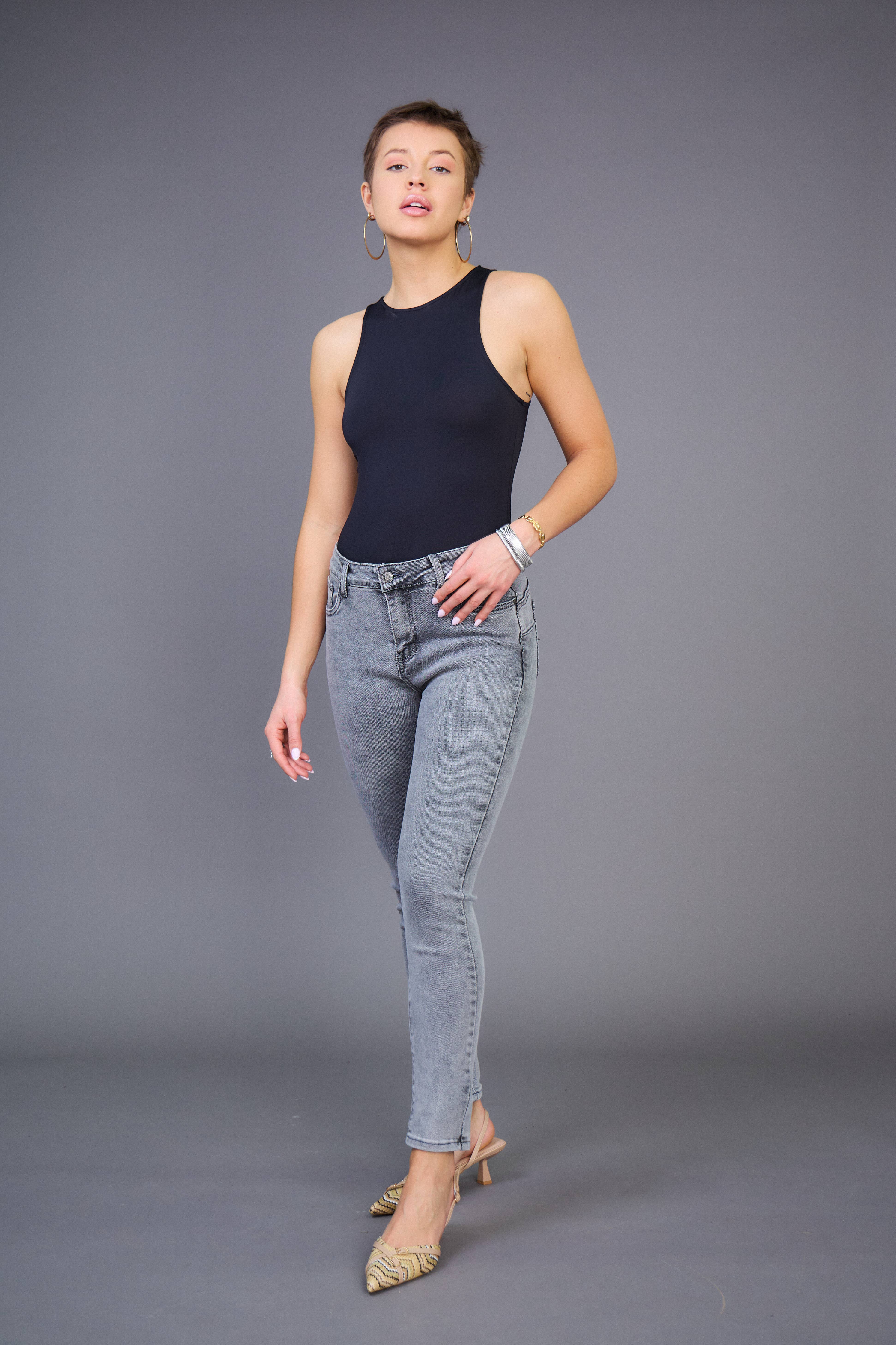 ANA & LUCY - Wholesale Jeans - Women's - Washed slim jeans (Push-up)1