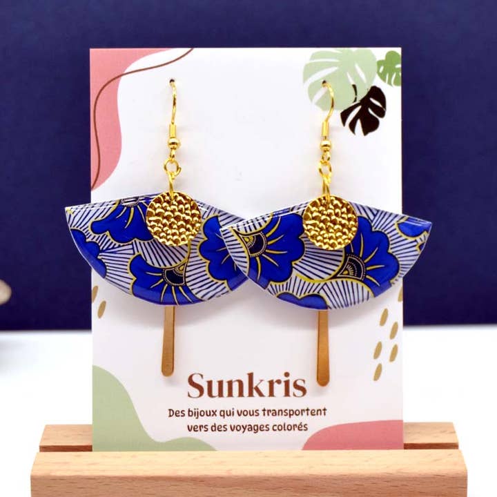 Orecchini a ventaglio in wax blu e oro – fatti a mano per la vendita all'ingrosso da parte di SUNKRIS