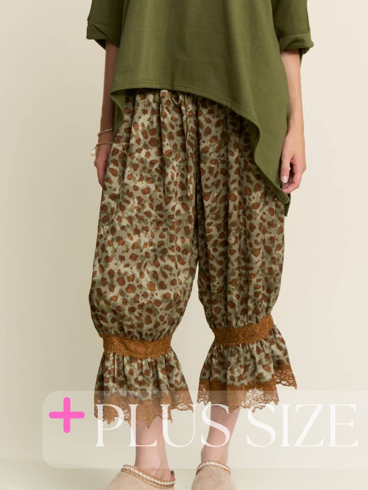 PLUS SIZE ~ MÖNSTRAD SPETSKANTDETALJ CAPRIBYXA för wholesale av J.NNA