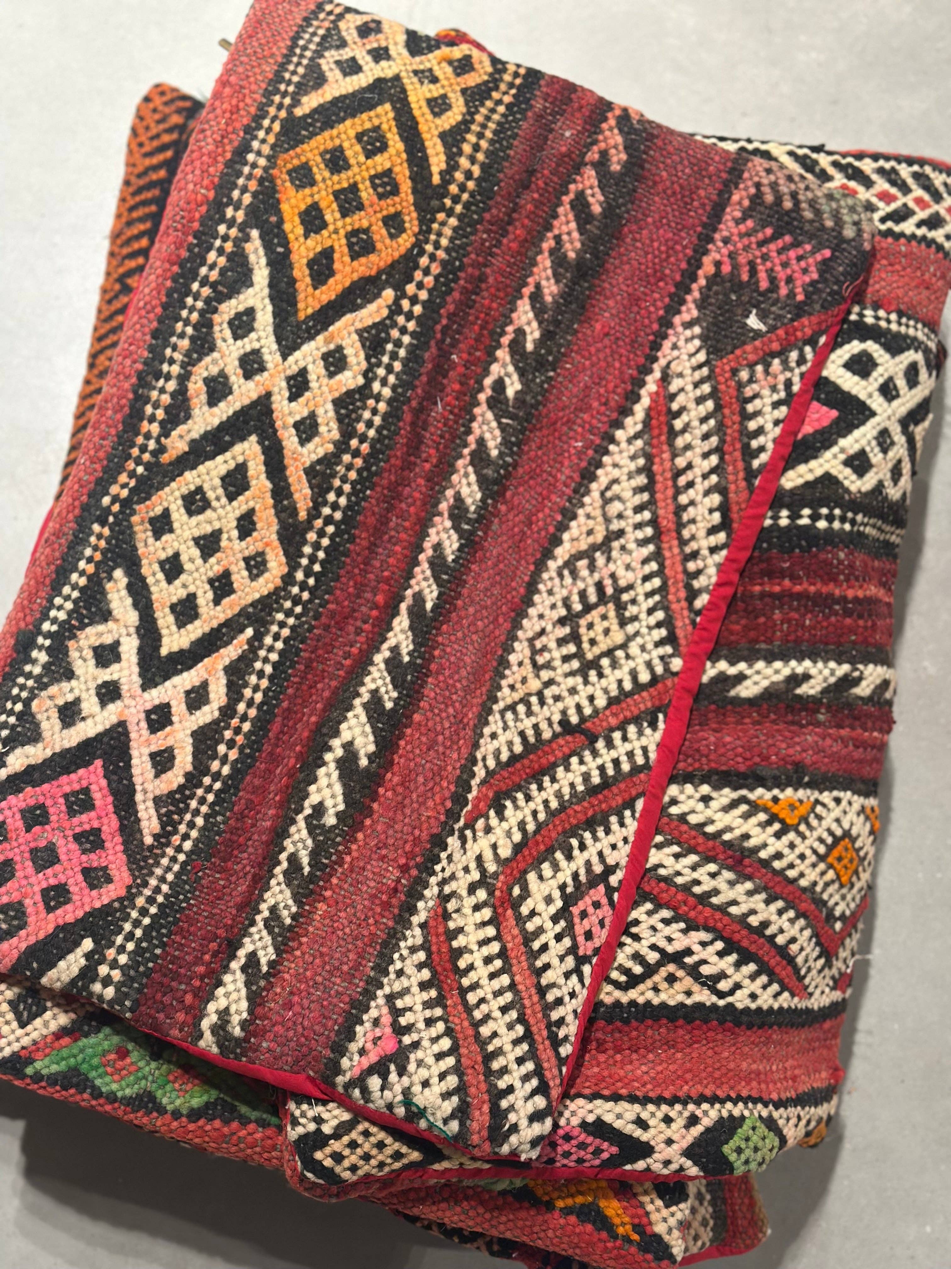 SOUK in the CITY - Wholesale Throw/Decorative Pillow - VINTAGE Upcycled Berber Cushions11