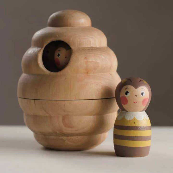 Giocattolo in legno a forma di alveare e api per la vendita all'ingrosso da parte di PoppyBabyCo