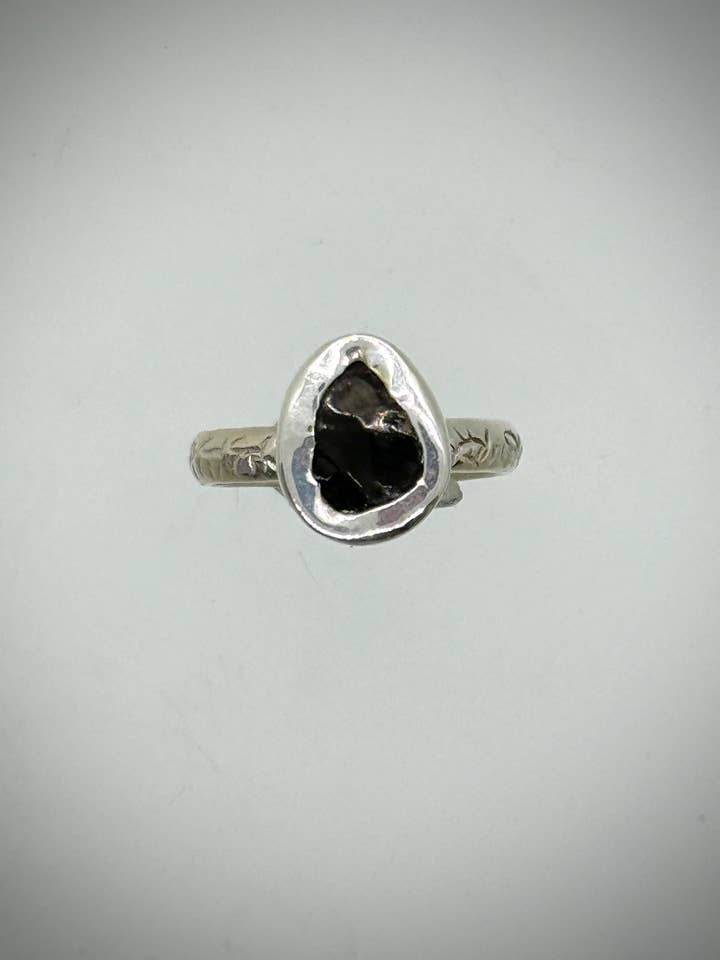 Sterling- und schwarzer Maine-Strandsteinring für den Großhandel von Morgan McGeehan Designs